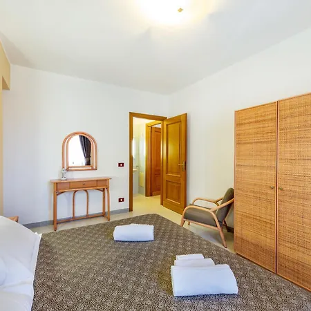 Rina Sea Apartments-2 By Interhome *